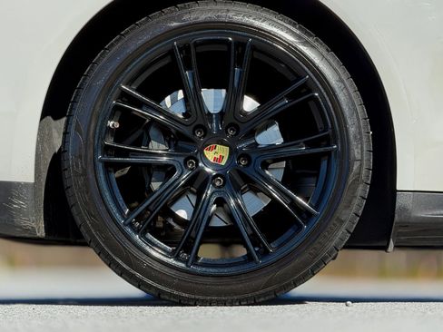 Used 2018 Porsche Panamera 4S image 19