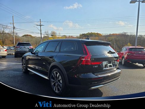 Used 2025 Volvo V60 B5 Cross Country Ultra w/ Protection Package Premier image 6