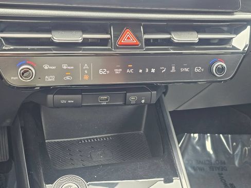 Certified 2023 Kia Niro Wind w/ Wind Preserve Package FWD image 17