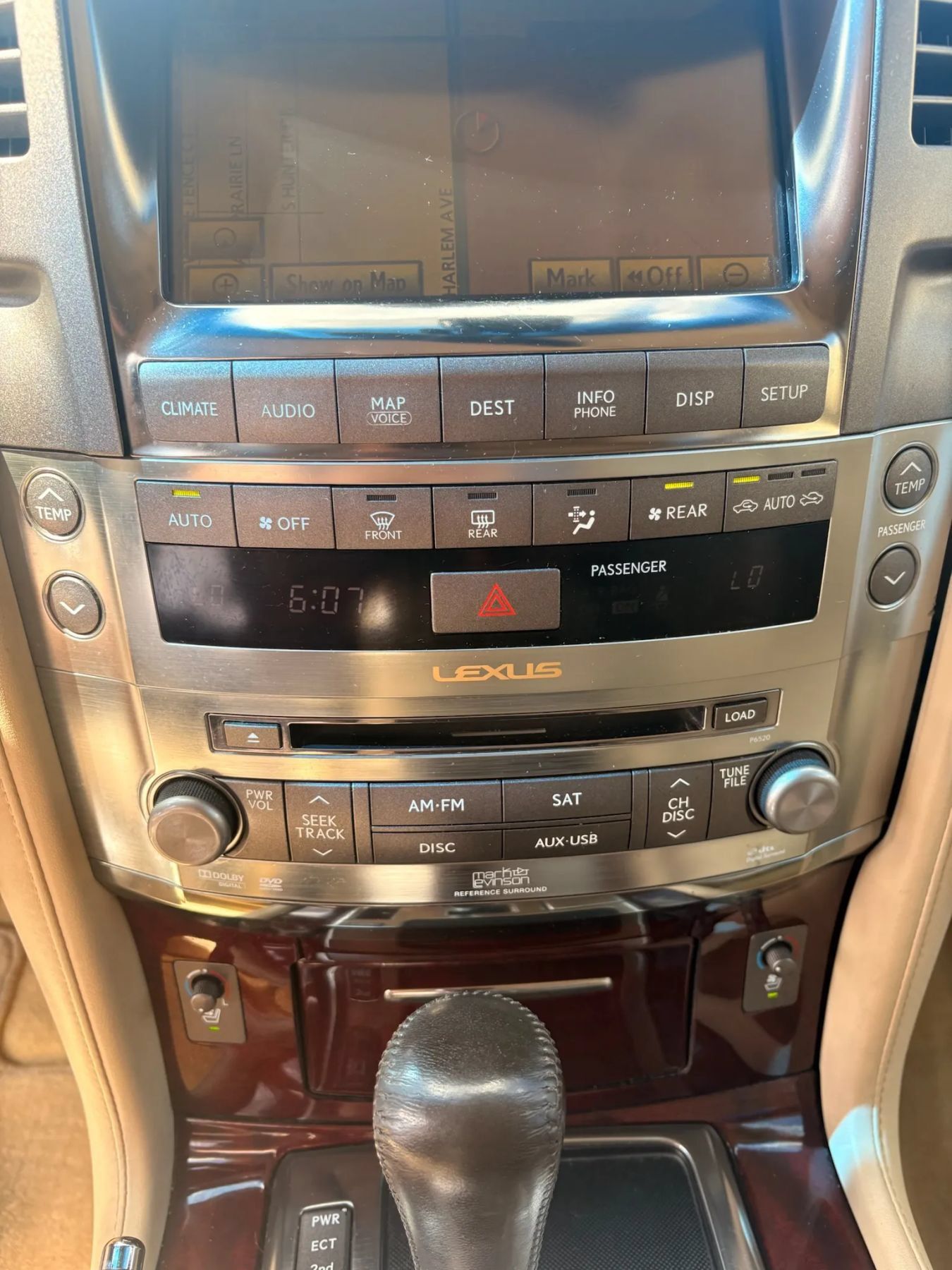 Used 2011 Lexus LX 570 4WD w/ Luxury Pkg image 21