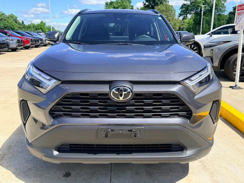 Used 2025 Toyota RAV4 XLE AWD/4WD image 2