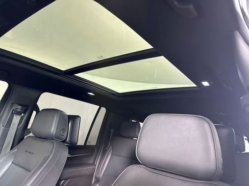 Used 2021 GMC Yukon XL Denali w/ Denali Premium Package image 12