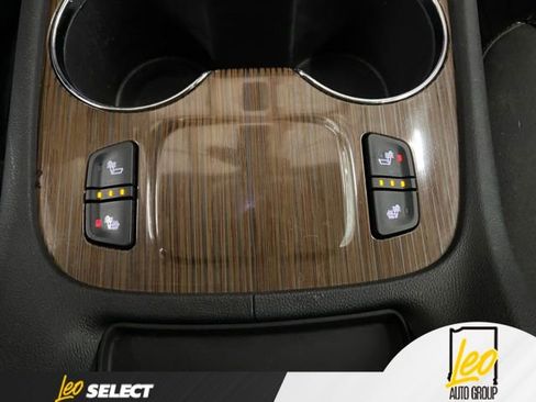 Used 2020 GMC Acadia SLE w/ Driver Convenience Package FWD image 19