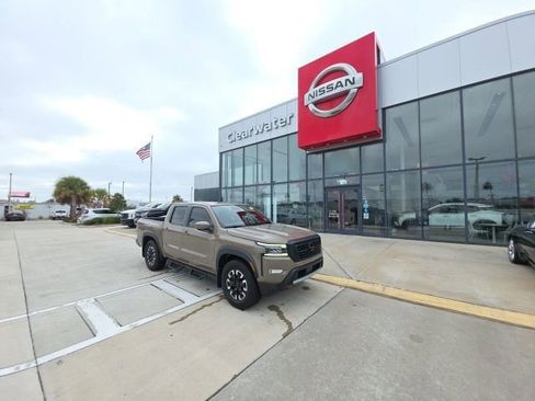 Used 2022 Nissan Frontier Pro-X image 2