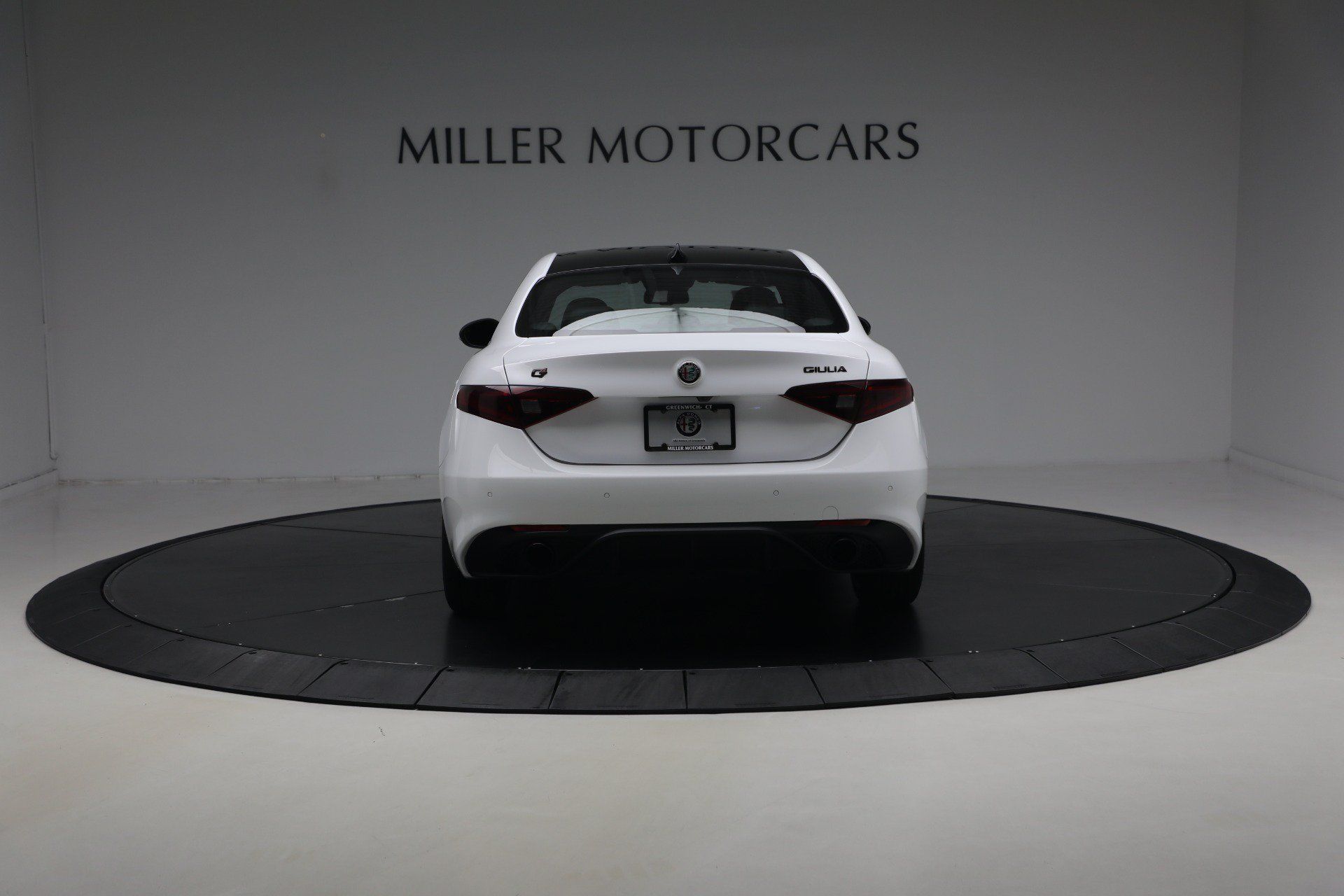 Used 2023 Alfa Romeo Giulia Estrema AWD/4WD image 6
