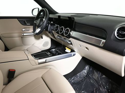 Certified 2025 Mercedes-Benz GLB 250 4MATIC image 26