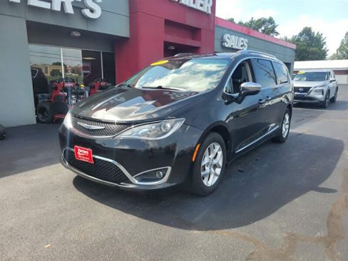 Used 2019 Chrysler Pacifica Limited FWD image 3
