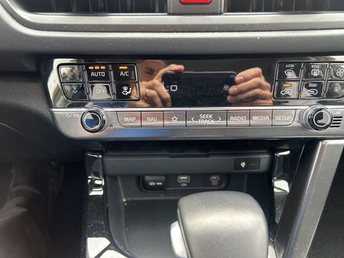 Certified 2024 Kia Seltos SX w/ SX Sunroof Package AWD/4WD image 14