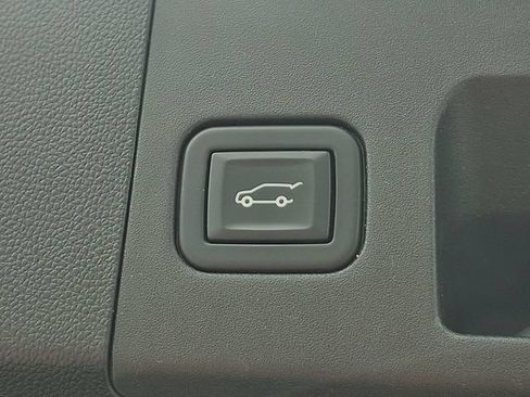 Certified 2023 Cadillac XT4 Luxury w/ Cold Weather Package AWD/4WD image 29