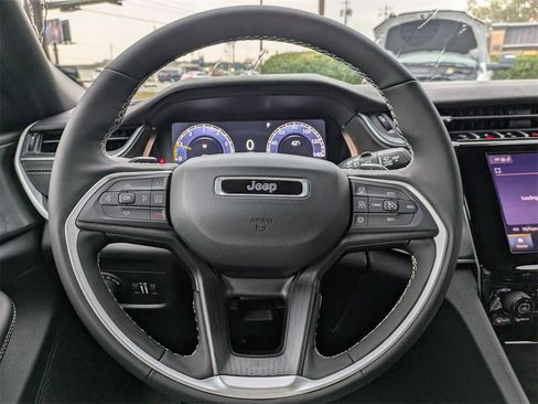 New 2025 Jeep Grand Cherokee L Laredo w/ Luxury Tech Group I image 17