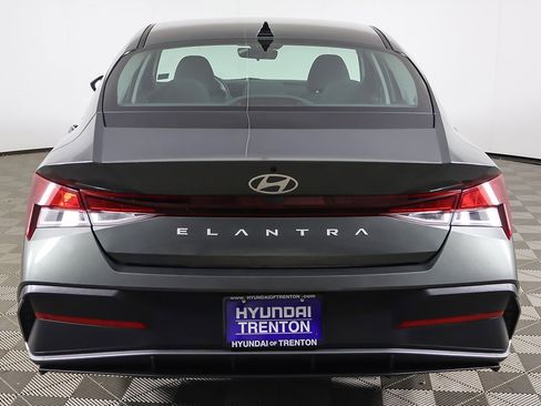 Used 2024 Hyundai Elantra SEL image 11