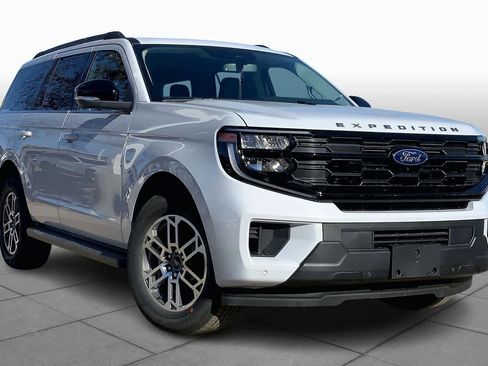New 2025 Ford Expedition Active image 2