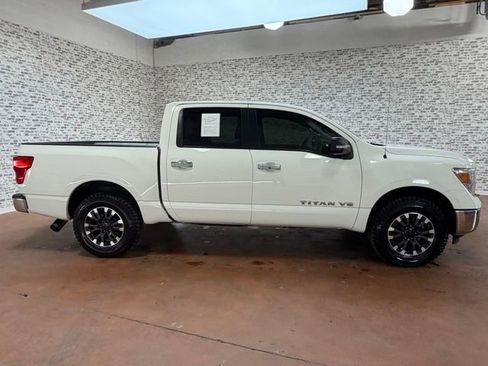 Used 2019 Nissan Titan SV image 6