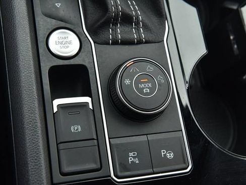 Used 2022 Volkswagen Atlas SEL Premium AWD/4WD image 17