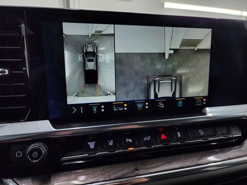 Used 2024 Chevrolet Silverado 2500 LTZ w/ LTZ Premium Package image 18