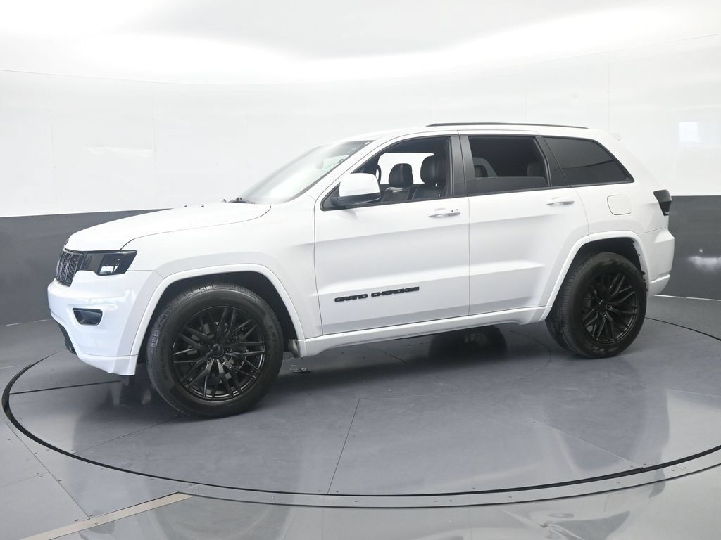 Used 2018 Jeep Grand Cherokee Altitude RWD image 2