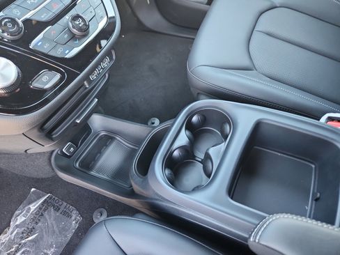 New 2025 Chrysler Pacifica Select w/ Fav Edition Package image 16