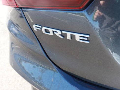 Used 2023 Kia Forte LXS image 7