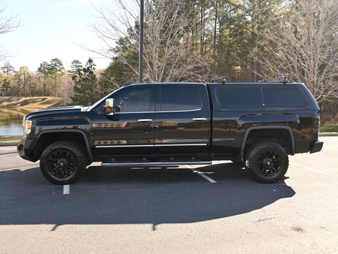 Used 2019 GMC Sierra 3500 Denali w/ Duramax Plus Package image 2
