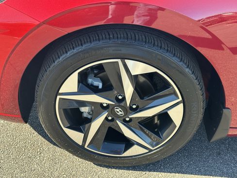 Used 2023 Hyundai Elantra SEL w/ Convenience Package image 14