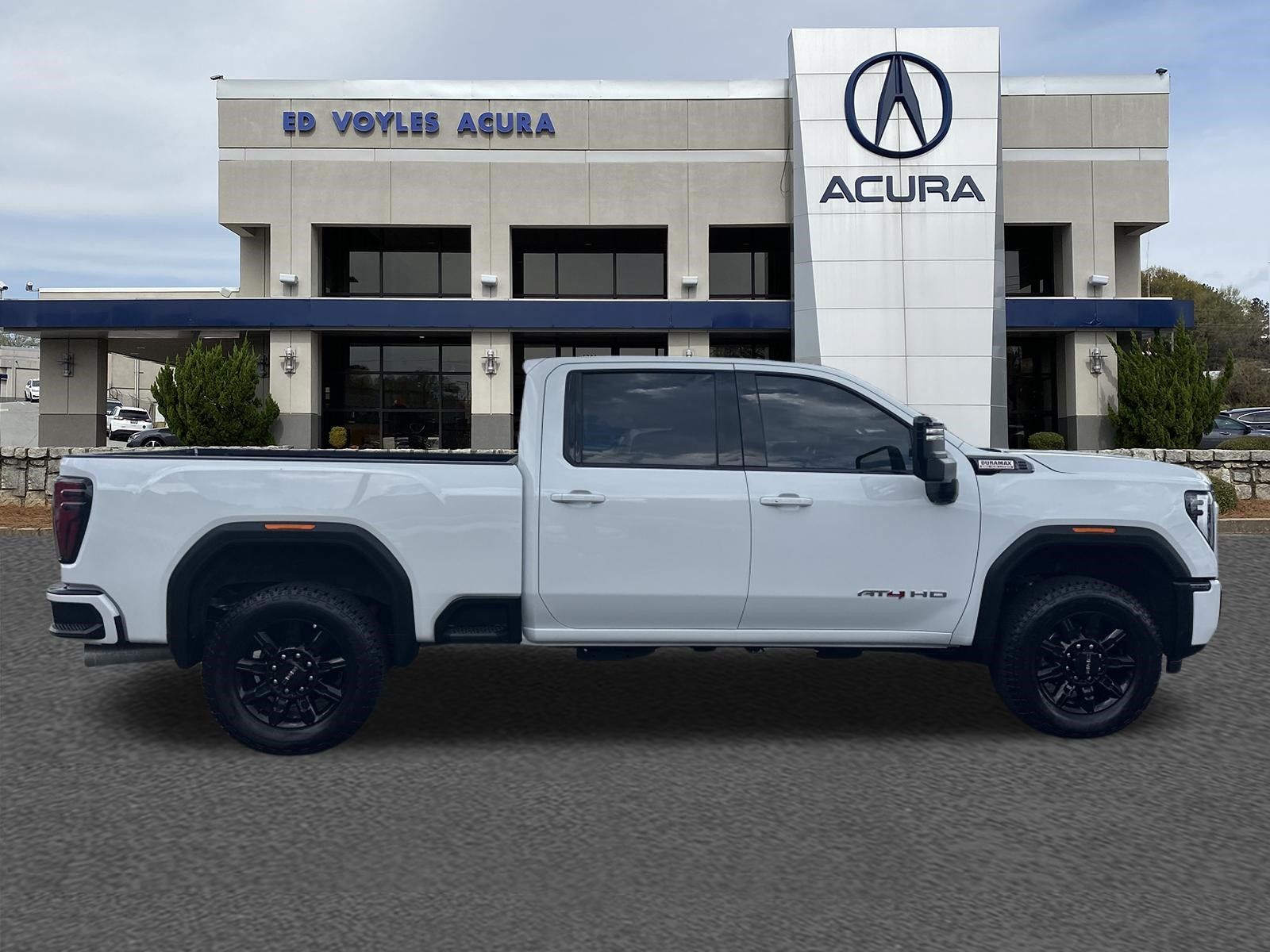 Used 2025 GMC Sierra 2500 AT4 AWD/4WD image 4