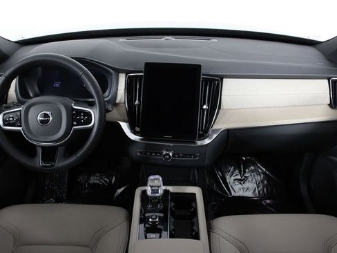 Certified 2025 Volvo XC90 T8 Plus AWD/4WD image 7