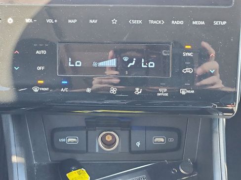 Used 2022 Hyundai Tucson Limited w/ Winter Package image 18