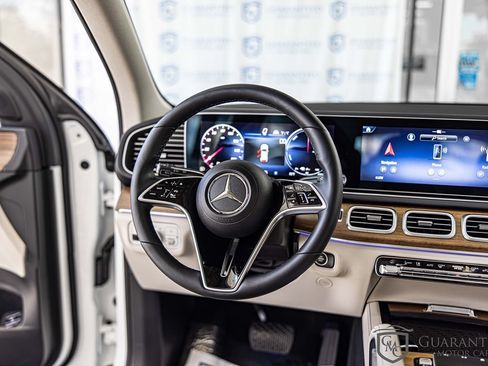 Used 2025 Mercedes-Benz GLE 450e 4MATIC w/ Driver Assistance Package image 38