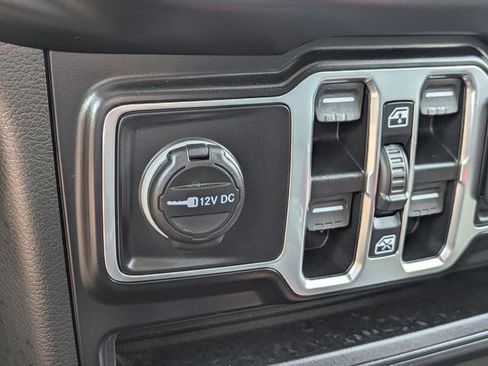 Used 2021 Jeep Wrangler Unlimited Sahara AWD/4WD image 25