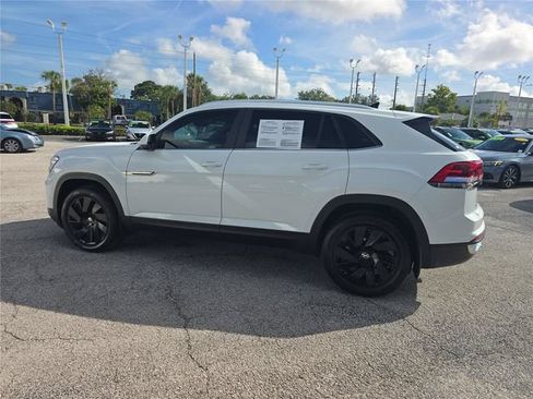 Used 2024 Volkswagen Atlas Cross Sport SE FWD image 6