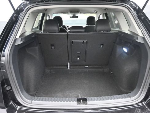 Used 2025 Volkswagen Taos SE FWD image 11