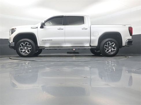 Used 2023 GMC Sierra 1500 SLT image 42