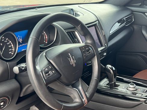 Used 2018 Maserati Levante image 22