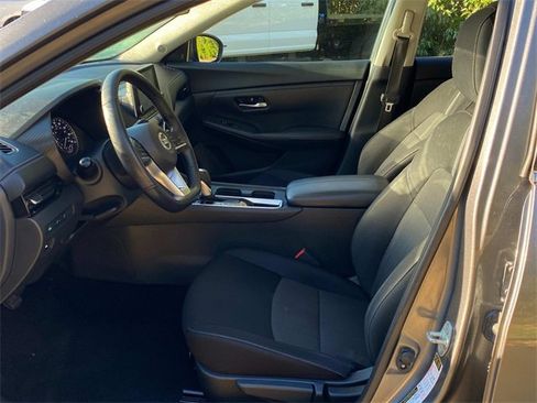 Used 2021 Nissan Sentra SV image 9