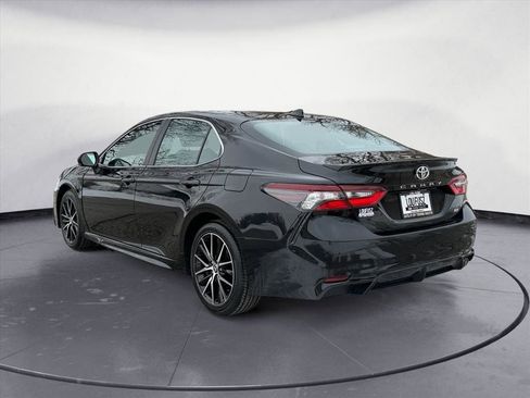 Used 2024 Toyota Camry SE image 4