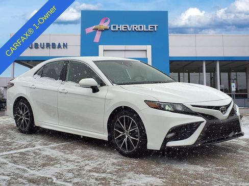 Used 2023 Toyota Camry SE image 3
