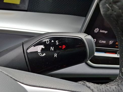 New 2026 Volkswagen Tiguan SE R-Line AWD/4WD image 11