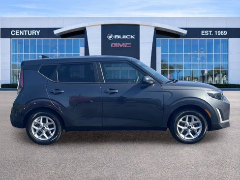 Used 2025 Kia Soul LX w/ LX Technology Package image 2