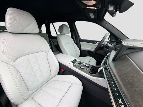 New 2026 BMW X5 xDrive50e image 17