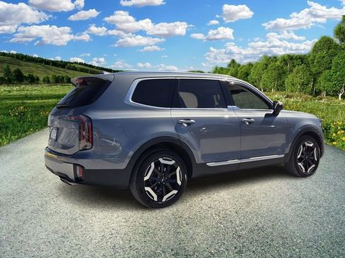 Used 2023 Kia Telluride EX w/ EX Captain's Chair Package image 6