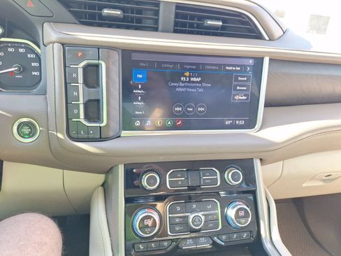 Used 2021 GMC Yukon Denali w/ Denali Premium Package image 29