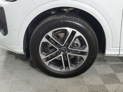 Certified 2025 Audi Q5 2.0T Premium image 17