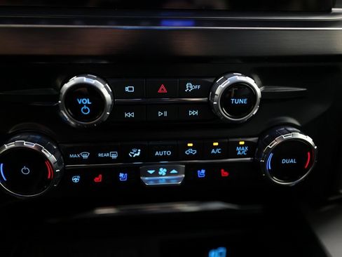 Used 2026 Ford F250 Lariat w/ Tremor Off-Road Package image 26