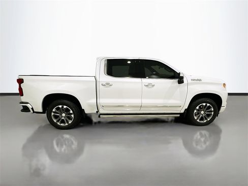 Used 2024 Chevrolet Silverado 1500 High Country w/ Technology Package image 8