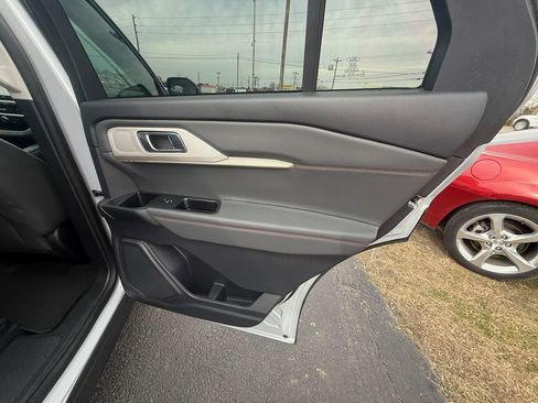Used 2025 Ford Explorer Active w/ Active Comfort Package image 21