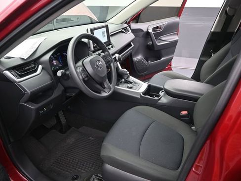 Used 2025 Toyota RAV4 LE image 5