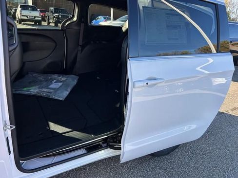 New 2026 Chrysler Voyager LX image 13