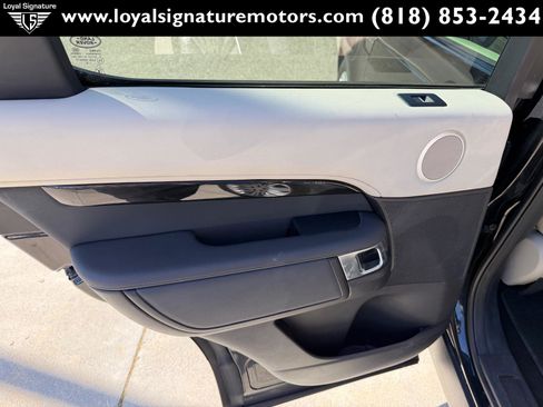 Used 2017 Land Rover Discovery SE image 17