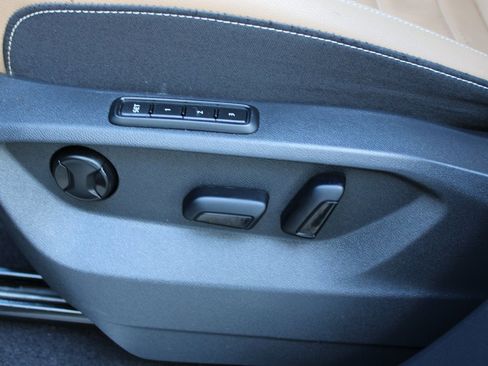 Certified 2024 Volkswagen Atlas Cross Sport SEL R-Line image 9