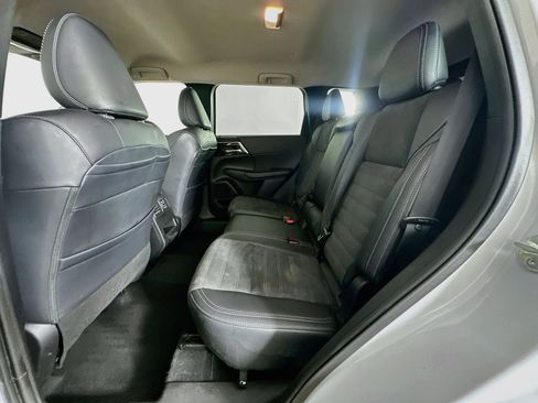 Used 2024 Mitsubishi Outlander SE FWD image 27